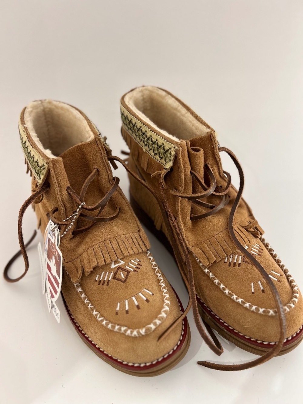 Royal Canadian Fringe Moccasin Boots – Tan Suede – Size 8 – NIB